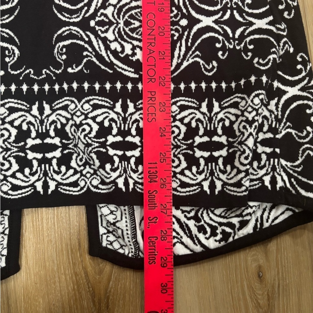 Black and White Patterned Kimono Cardigan Sweater - Picture 7 of 8